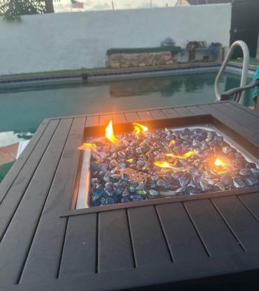 Room with private bathroom only minutes away from KIA Forum and LAX airport