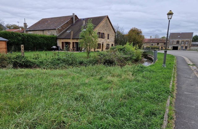 Rooms for rent vendresse region 2 bedrooms upstairs plus a living room ground floor Land,