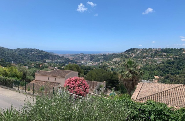 ROOMS WITH KITCHEN and S'of BDANS VILLA IN QUIET NEAR NICE