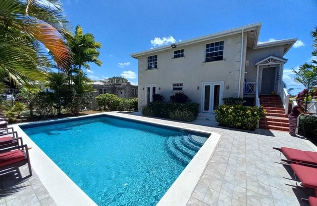 Roomy Lower 3 Bedroom West Coast Property with Pool