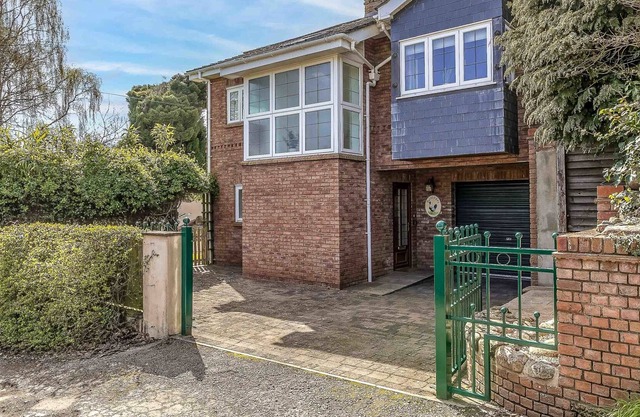 Roosters - Private home from home, close to beach