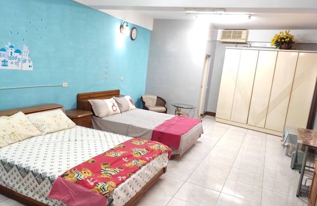 Root Residence Inn. 23. quadruple suite. Double bathroom.