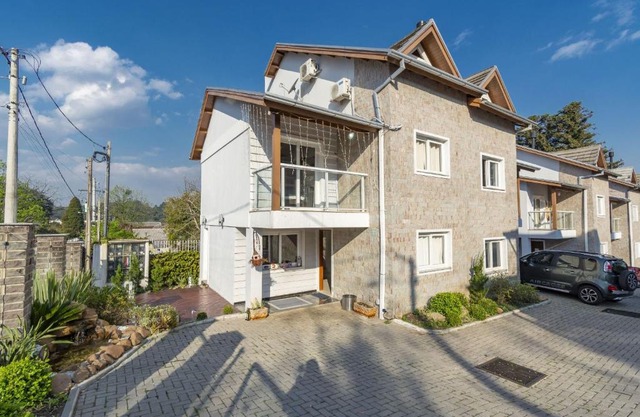 Rosa Casa Geminada Villa Mariana