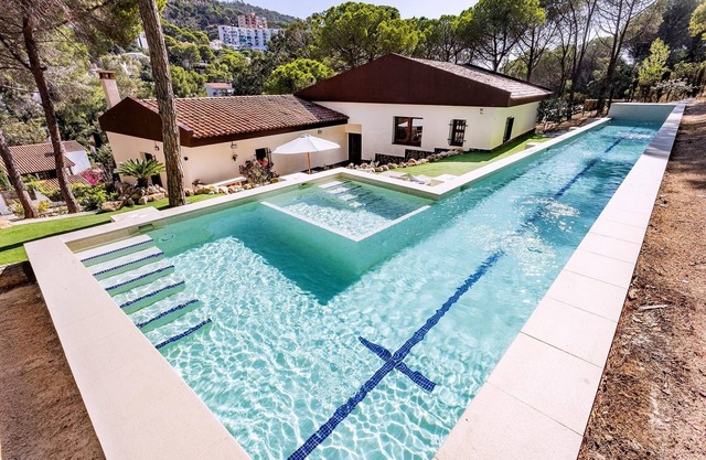 Rosamaravilla; a Luxury private Villa: 25m Pool, Gym, 200m to Beach