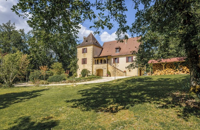 Rosepeche, a villa with castle allure