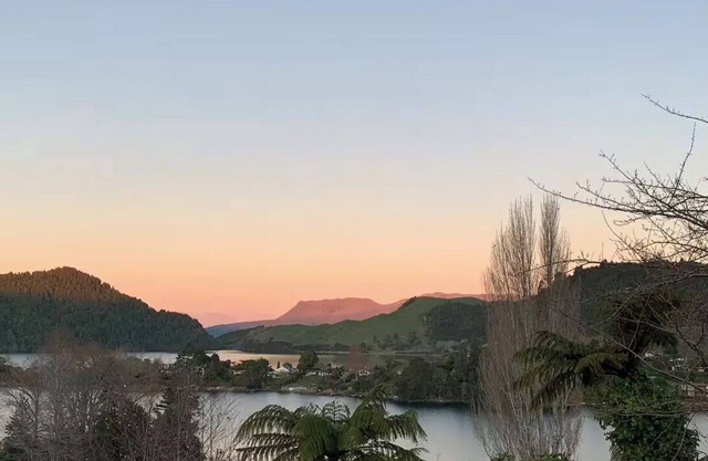 Rotorua Lake Ōkareka Studio with Views, Spa & BBQ