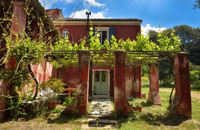 Roumanades Estate Manor NTOG license MHTE 0829K91000495001