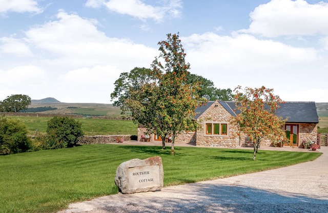 ROUTSTER COTTAGE, family friendly, luxury holiday cottage in Settle