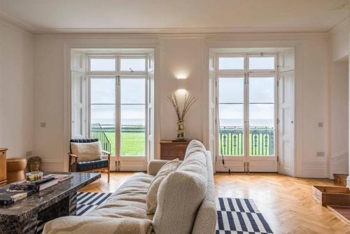Royal Channel Retreat - Stunning apartment - glorious views