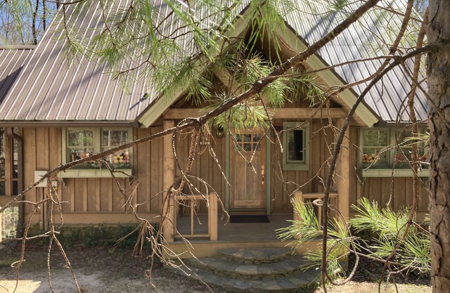 Ruby - A Lovely Cottage in the Woods with Mountain Scenery