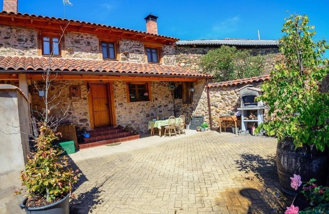 Rural house in the mountain of Leon - Benllera -