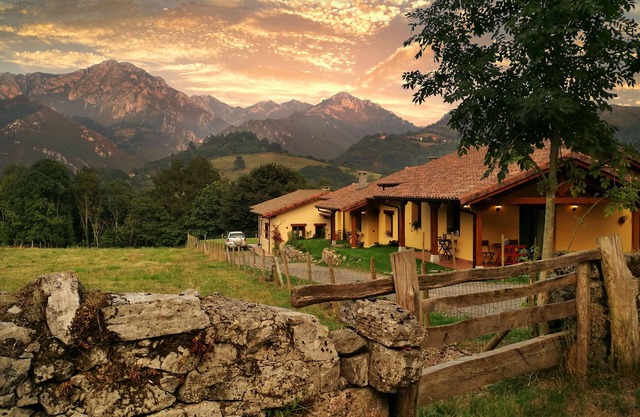 Rural house LA MONTAÑA. 2-4 persons. Between the Sea and the Mountain.