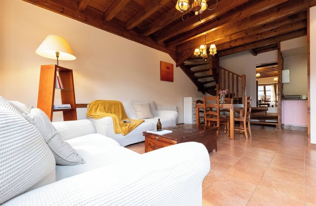 RURAL HOUSE WITH VIEWS OF THE GREEN ASTURIAN MOUNTAINS
