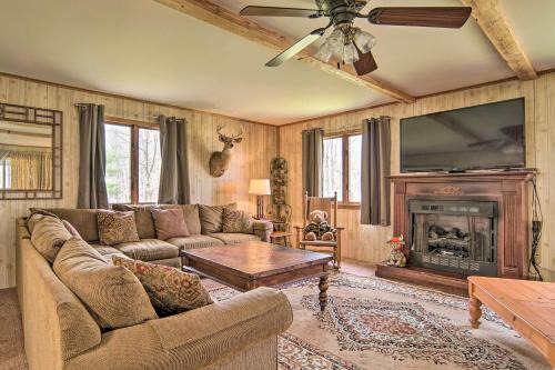 Rustic and Modern Russell Cabin with Grill and Deck