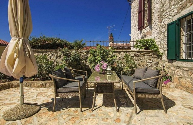 Rustic and modern stone house only 300 metres to the beach with sea view, barbecue, terrace