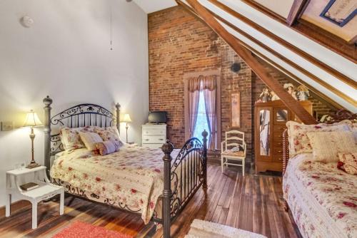 Rustic Attic Room at Main Street Bed & Breakfast