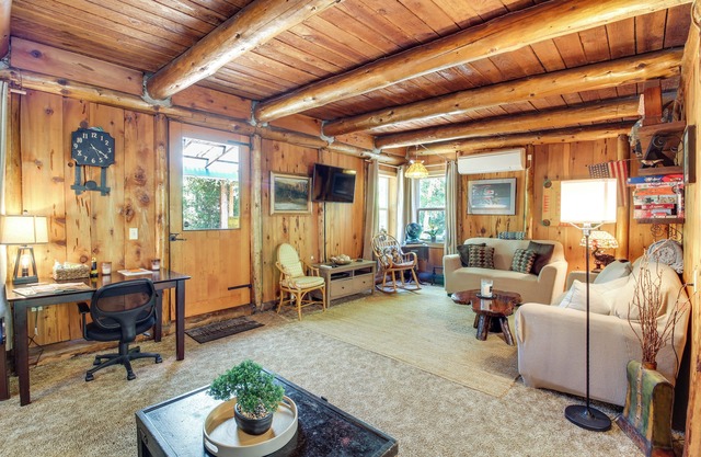 Rustic Bandon Log Cabin on 5 Acres of Woodlands!