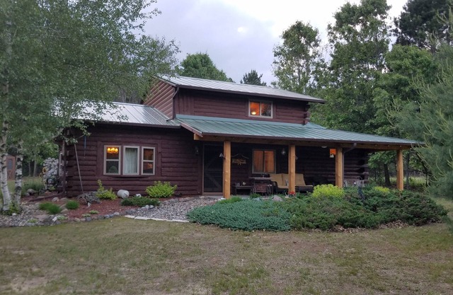 Rustic but modern log cabin in Montello on 10 acres 1/2 hour from WI Dells