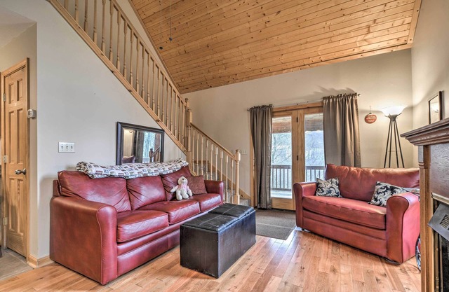 Rustic Cabin in the Woods: 6 Mi to Snowshoe Resort
