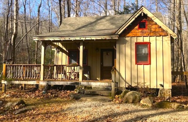 Rustic Cabin minutes From Table Rock State Park
