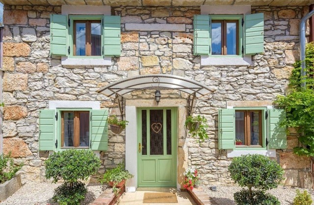 Rustic Casa Dvi Mendule with swimming pool