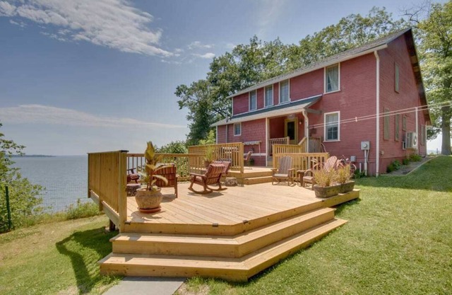 Rustic Cliff-top Cabin at the Tip of Lake Champlain's Barney Point