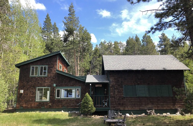 Rustic Family Cabin/Private Beach—Monthly Rental