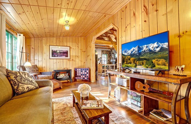Rustic Historic Cabin in Pine, 45min from Denver