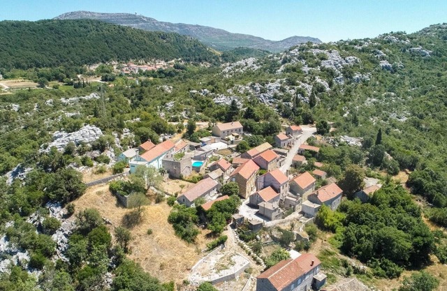 Rustic holiday house in the kingdom of wine