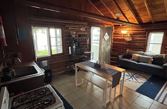 Rustic Lodge - Cabin #2