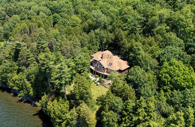 Rustic-modern Lake House in Milton Near Burlington and Eagle Mountain