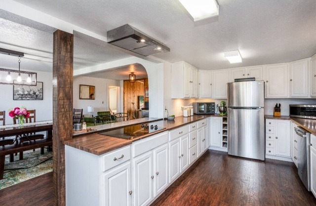 Rustic modern farmhouse. Enjoy the peace and privacy of Uribe farm.
