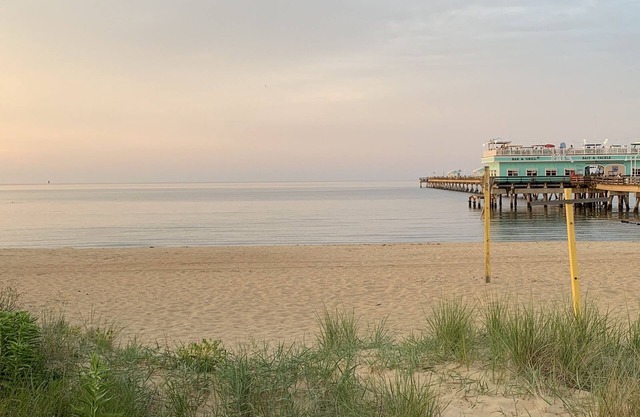 Rustic Ocean View Beach House - BEST Location in Ocean View! 2 bed/1 bath House