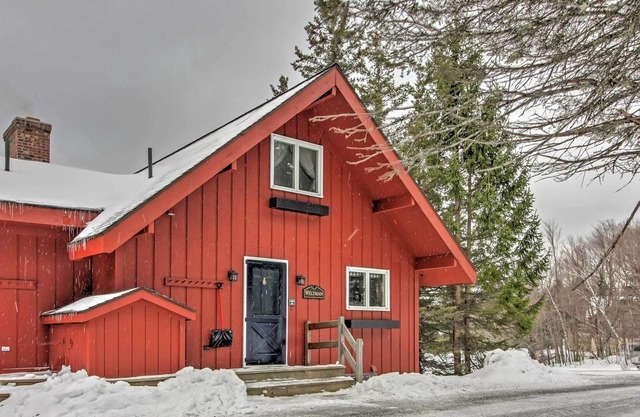 Rustic Peru Townhome w/Deck - 30 Yards From Slopes