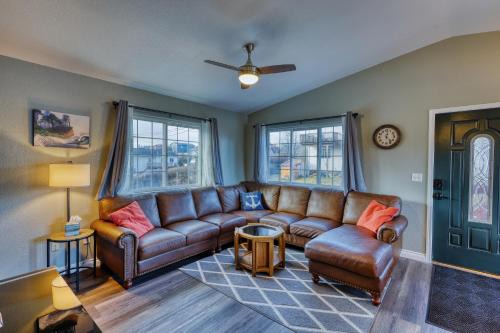 Rustic Retreat Charming 2 Bedroom Apt Sleeps 4
