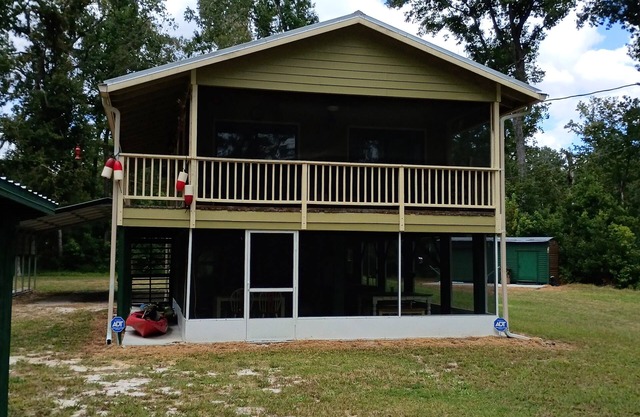 Rustic River Cabin 2-bedroom cabin in Branford near Santa Fe River