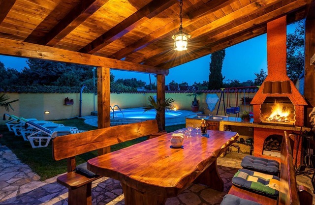 Rustic vacation home with private pool, air conditioning, WiFi