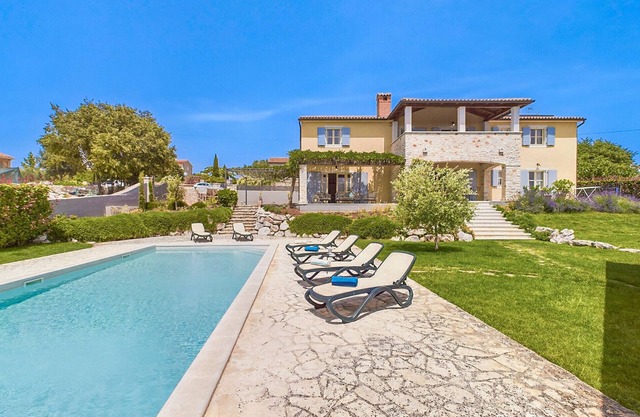Rustic Villa Azzurra with pool in Sv. Lovrec