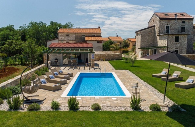 Rustic Villa Francesca with pool and sauna