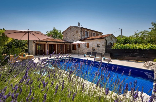 Rustic villa Nonna Lucia with pool in Grožnjan