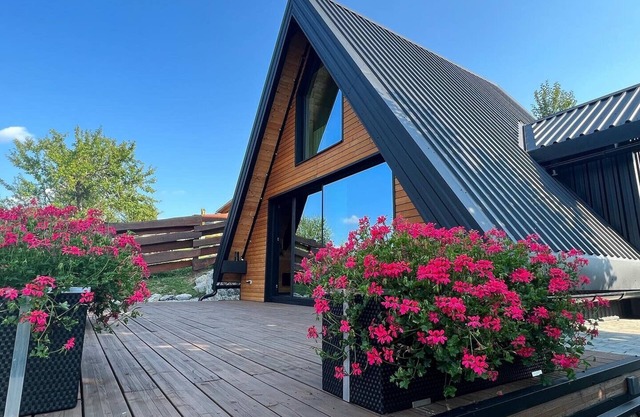 Rustic villa Roza with outdoor pool in Kupjak