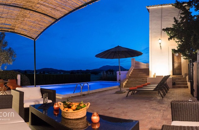 RUSTIC VILLA WITH POOL, AC, BBQ, and big GARDEN