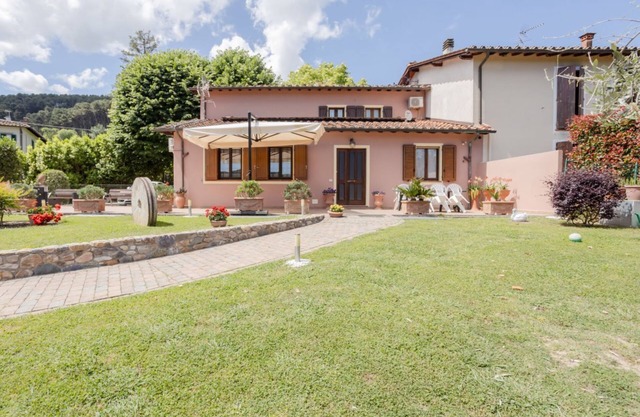 Rustic Villetta with Garden, Pool and Parking