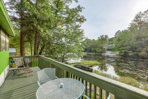 Rustic Waterfront Cottage with Fire Pit and Kayaks