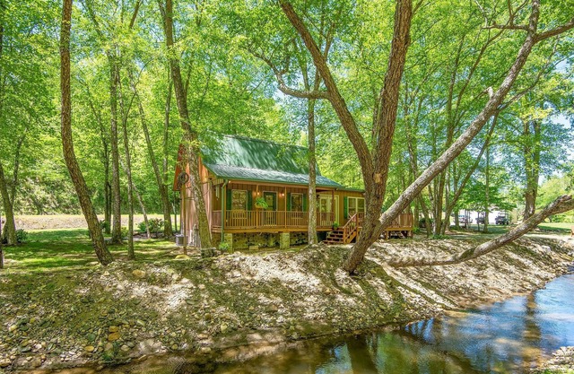 Rustic Waterfront cabin HOT TUB