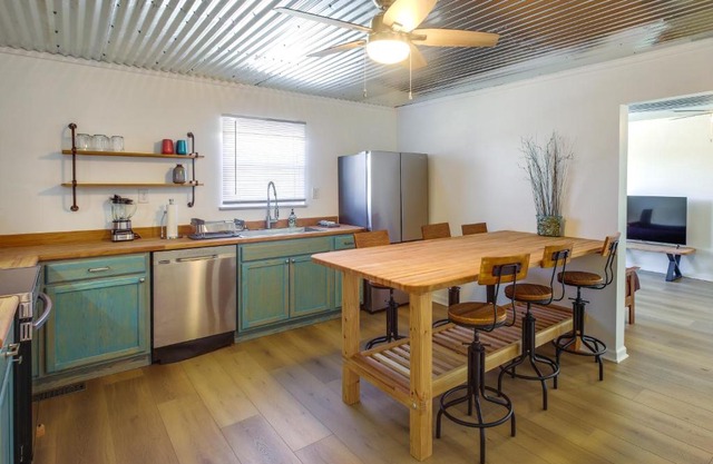 Rustic Whitwell Home with Grill, Near State Parks!