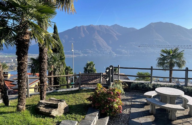 Rustico with marvellous view over the lake