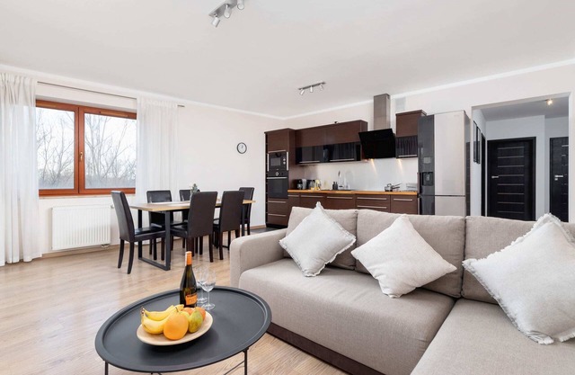 Rydlówka 44 Krakow | Spacious 2-Bedroom Apartment | Remote Working | Parking & B