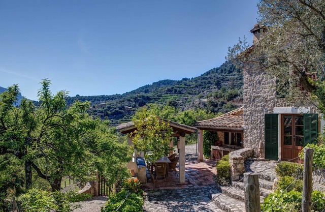 "S'Erisal", stunning villa in Fornalutx, 10 minutes from the Soller beach.