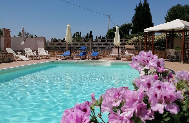 S. Lucia farmhouse with swimming pool, studio apartment